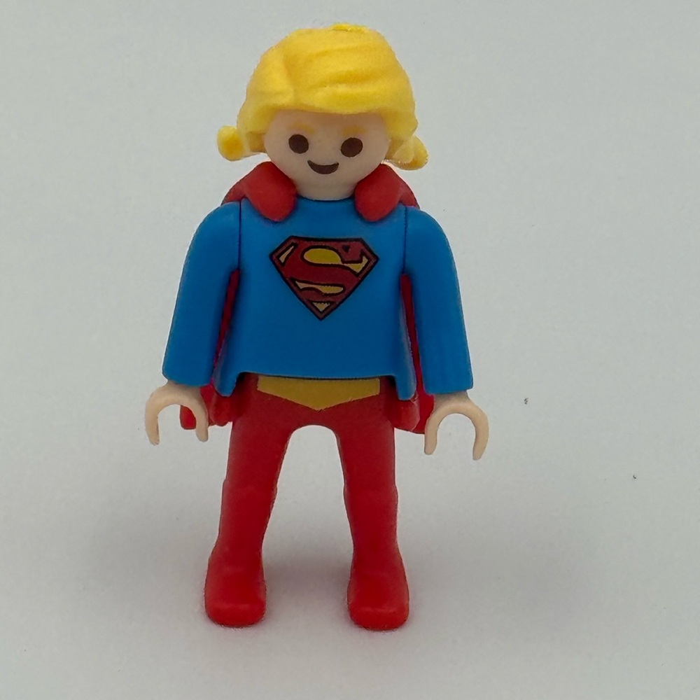 Playmobil Kinder DC Supergirl Figure Limited Edition‎ Europe Exclusive